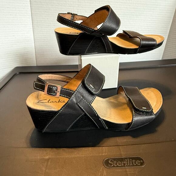 Clarks Leather Wedge Sandals Black Strappy Slingback 7W Comfort Shoes - Picture 5 of 10